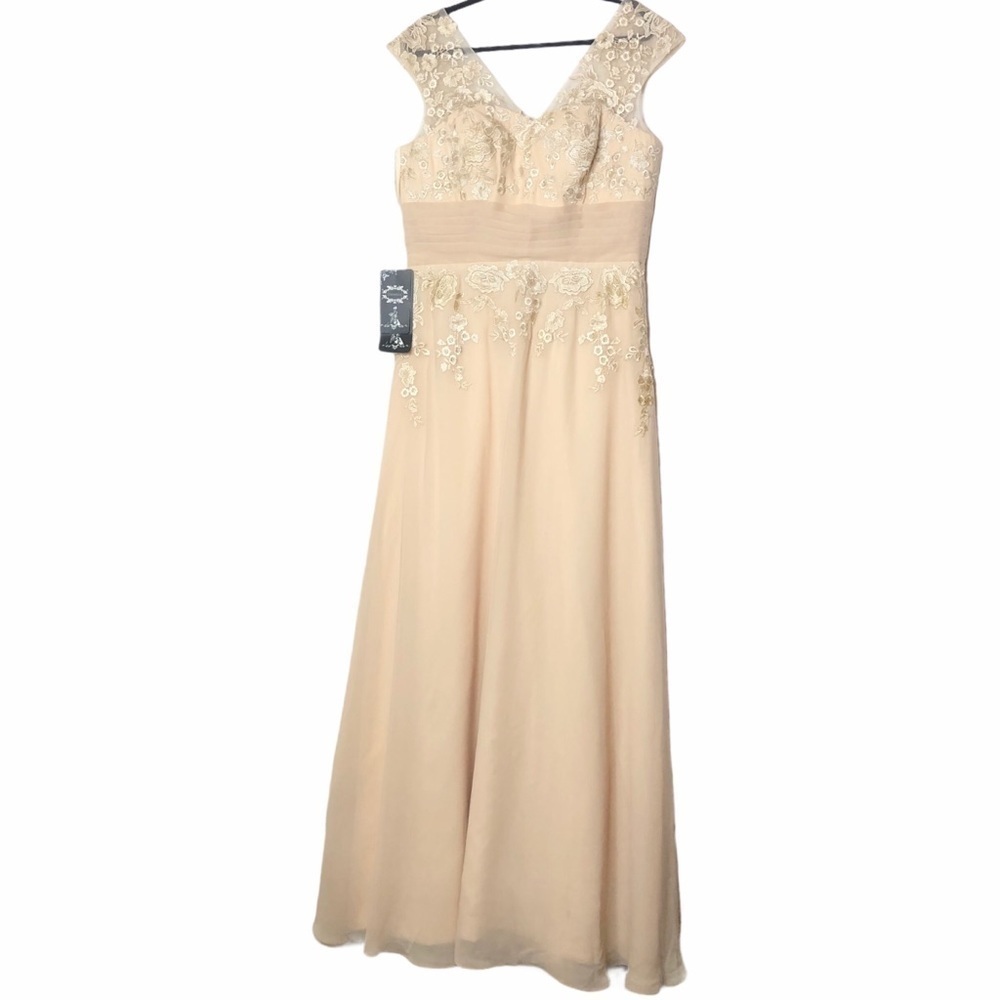 Dannifore Lace Appliqué Embellished Formal Dress - Picture 3 of 12